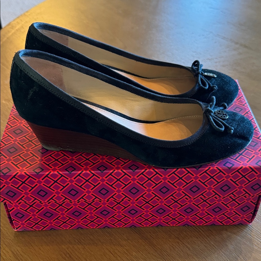 Tory Burch Black SoHo Lux Suede Wedge - Picture 5 of 10